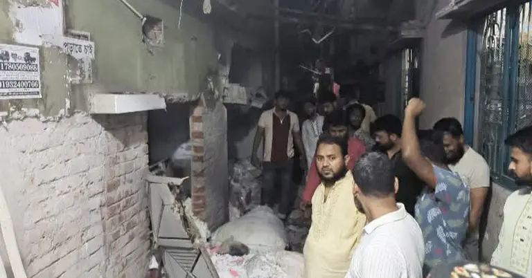 বিস্ফোরণে ক্ষতিগ্রস্ত দেয়াল